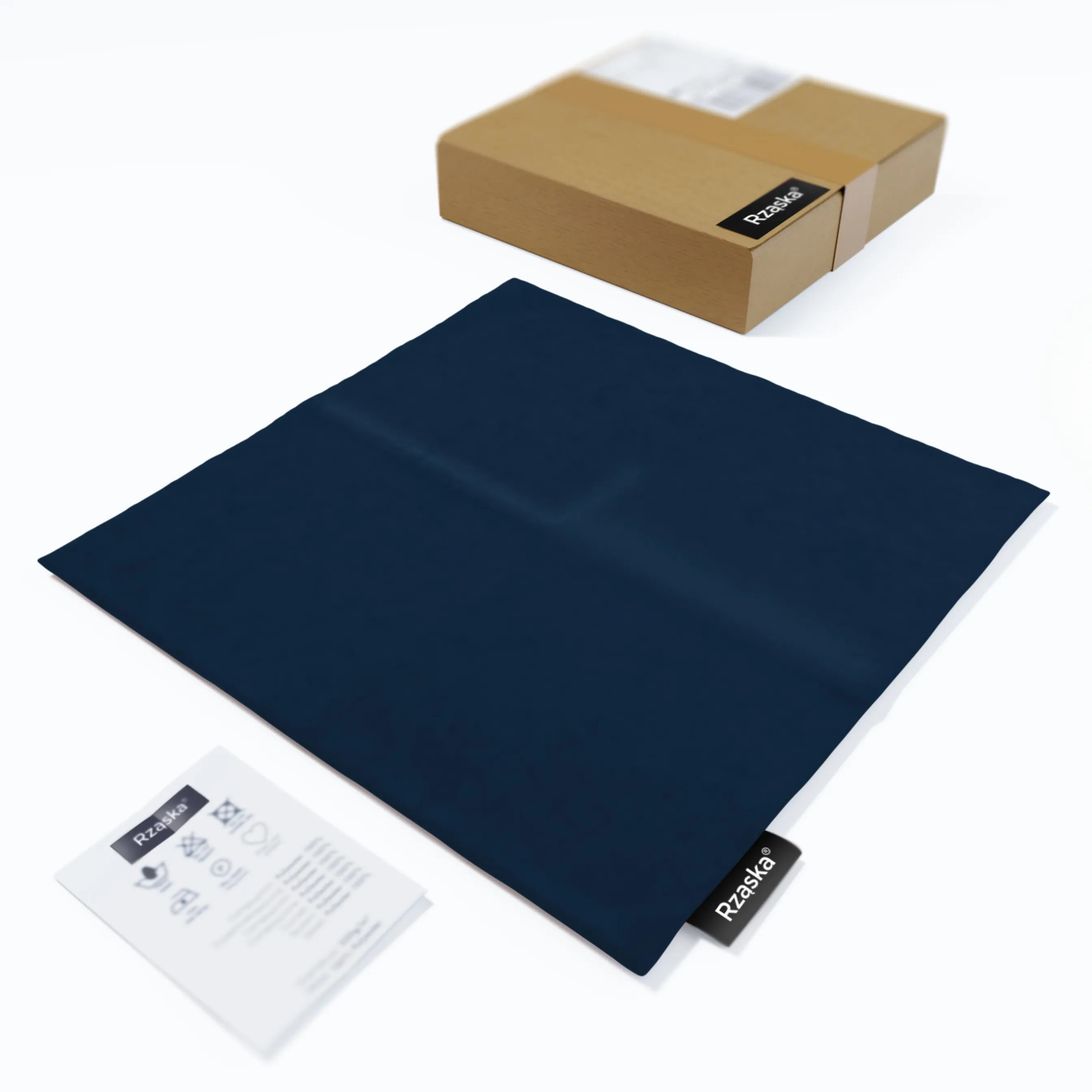 Dekoracyjne poszewki na poduszki Rząska® w rozmiarze 40x40 cm, przytulne i miękkie z kolekcji Millenium Velvet w kolorze Royal Blue, niebieskim.